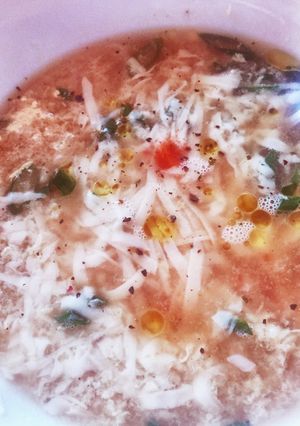 A picture of Italian egg drop soup (stracchiatella).