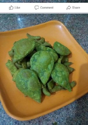 पालक के नमक पारे (palak ke namak pare recipe in Hindi) रेसिपी मुख्य फोटो