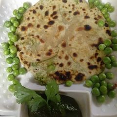 A picture of Peas parathas.