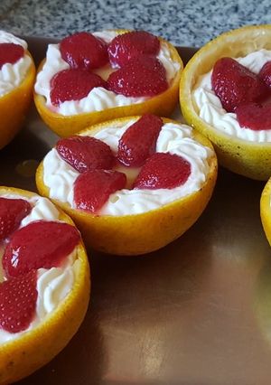 Una foto de Postre de naranjitas 🍊