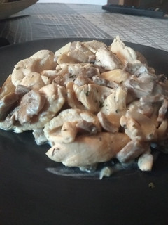 Una foto de 🐤 Pollo con crema de champiñones