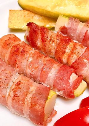 Hình của món 🥓 Bacon Xông Khói Cuộn Bí Ngòi.