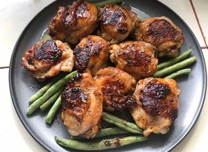 Una foto de Caderas de pollo al horno