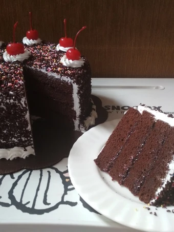 Cara Simple Menyiapkan Resep  Black Forest "Birthday Cake" yang Lezat Sekali, Enak