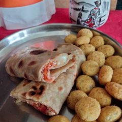 A picture of Cheesy roti.