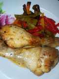 Pollo alla birra al forno con contorno di peperoni