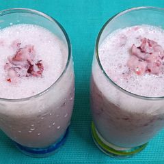 A picture of Indian Style Strawberry 🍓🍓 Milkshake🍹🍹.