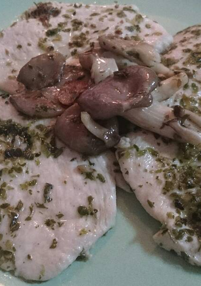Una foto de Pechugas de pollo con setas