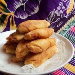A picture of Pisang Molen.