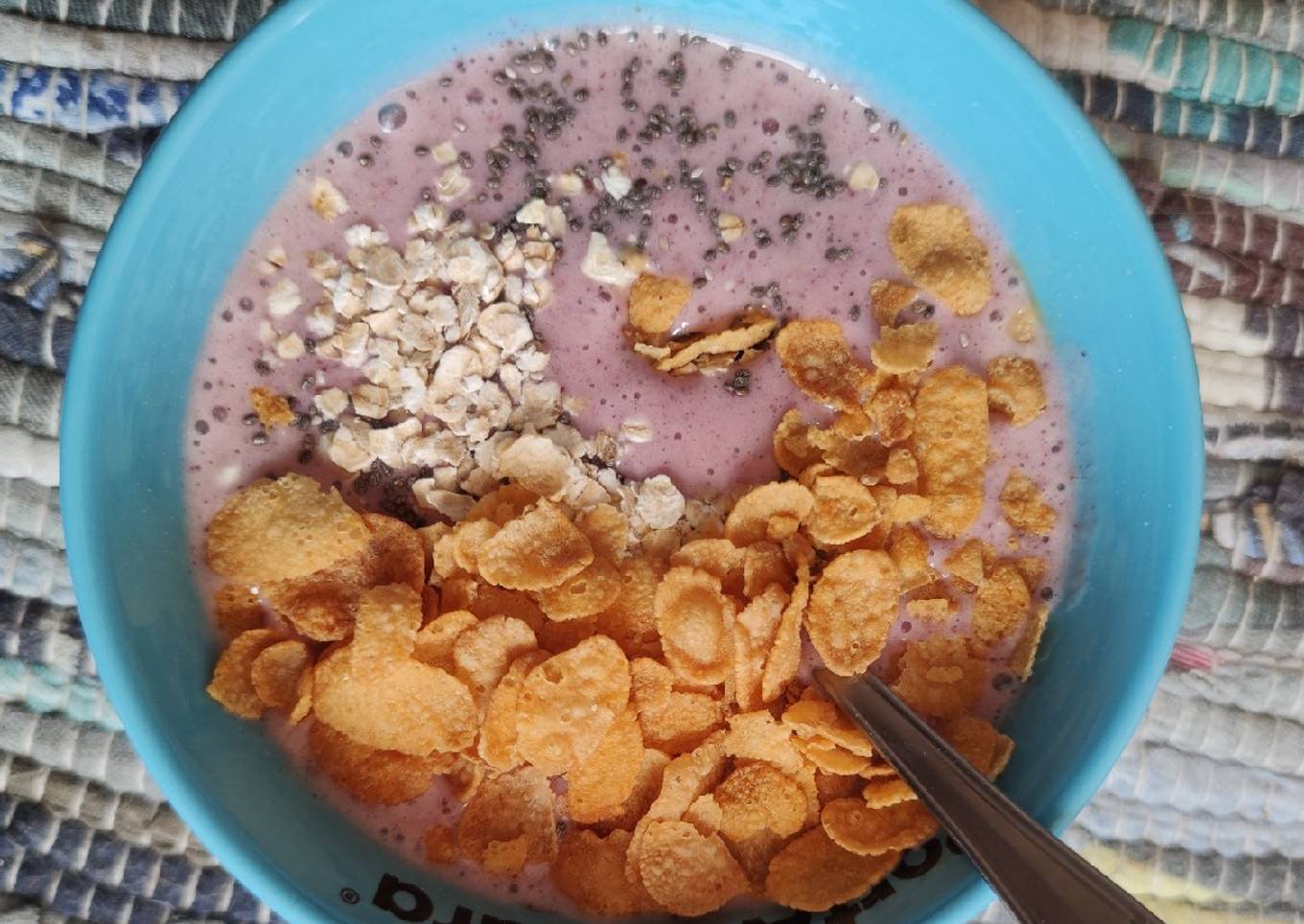 Smoothie bowl de frutas con cereales realfooder, con Mambo
