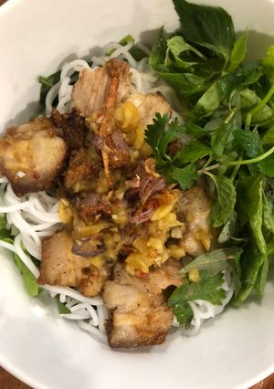 Hình của món Bún mắm thịt heo nướng.