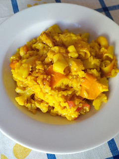 Una foto de Arroz meloso con coliflor, sepia y bacalao