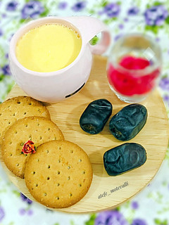عکسی از دستور شیر زعفران عسلی