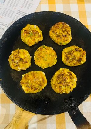 A picture of Raw Banana Tikki with sprouts.