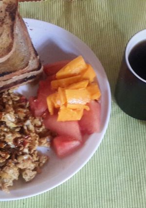 A picture of Easy scrambled eggs #eldybreakfast.