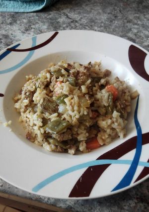 Una foto de Arroz frito con verduras y carne picada