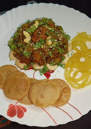 ઉત્તરાયણ સ્પેશિયલ ઊંધિયું (Uttarayan Special Undhiyu Recipe In Gujarati) રેસીપી મુખ્ય ફોટો