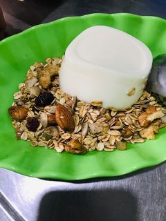 Hình của món Bánh Biscotti và ngũ cốc nướng granola.