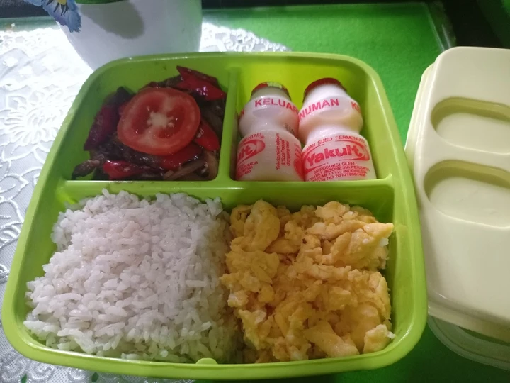 Langkah Gampang Membuat Resep Bento Series : Simply Bento Beef Teriyaki + Scrambled egg yang Enak Banget