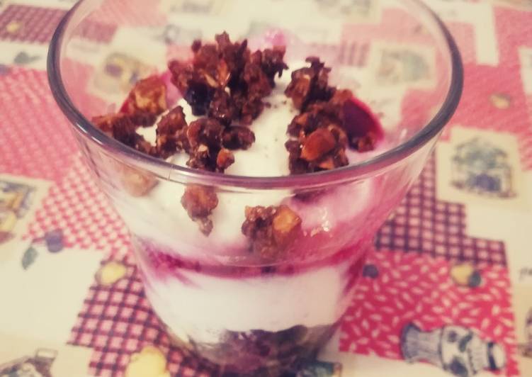 Semifreddo in bicchiere alle more