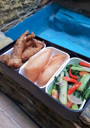 Foto resep Ceker crispy dengan lumpia sayur dan tumis saosin