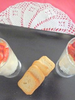 Una foto de Vasito de brandada y piquillo
