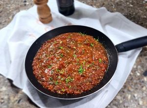 Una foto de 🥘 Salsa puttanesca 🥘 salsa rápida a la sartén 🍳