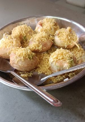 दही पूरी (Dahi Puri recipe in hindi) रेसिपी मुख्य फोटो