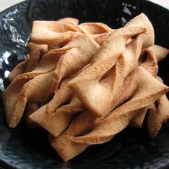 A picture of Twisted Fried Cookies.