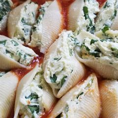 A picture of Stuffed Shells.