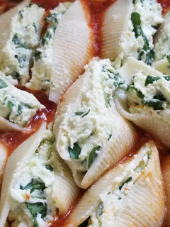 A picture of Stuffed Shells.