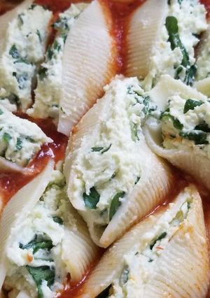 A picture of Stuffed Shells.