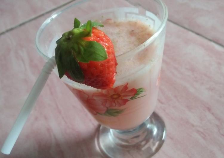 Langkah Mudah untuk Menyiapkan Strawbery jus yang Enak Banget
