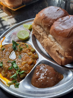 पाव भाजी (Pav bhaji recipe in Hindi) रेसिपी मुख्य फोटो