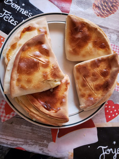 Una foto de Dobladitas con queso y mantequilla