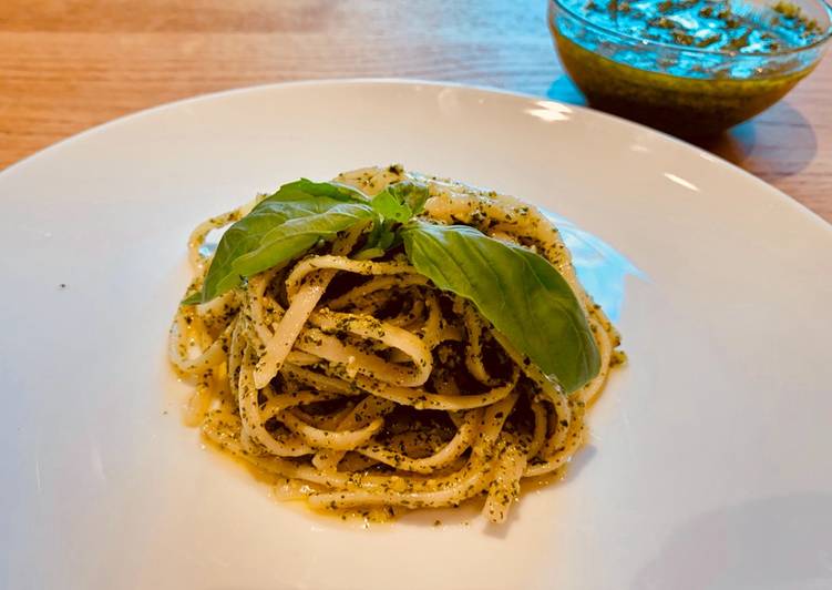 How to Make Quick Classic Pesto Pasta