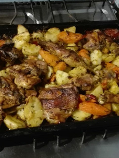 Una foto de Pollo a la mostaza con verduras