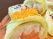 Une photo de sushi saumon