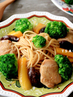 醬燒雞肉義大利麵《混血料理》 的食譜成品照片