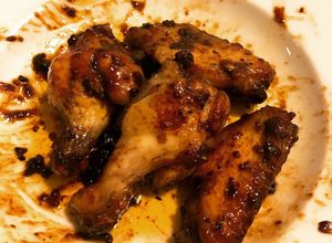 Hình của món Cánh gà chiên bơ tỏi nước tương.