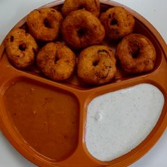 A picture of Instant sooji meduvada.