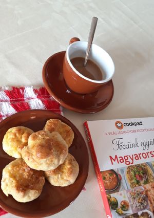 Nagyiféle töpörtyűs pogácsa recept fotója