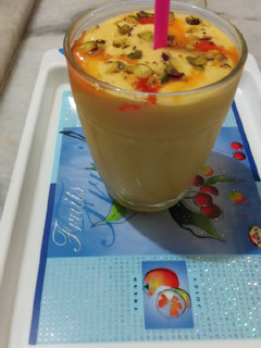 મેંગો લસ્સી (Mango lassi recipe in Gujarati) રેસીપી મુખ્ય ફોટો