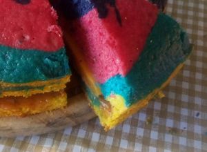 Una foto de Torta arcoiris 🌈🌈