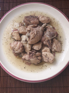 Una foto de Pollo en salsa