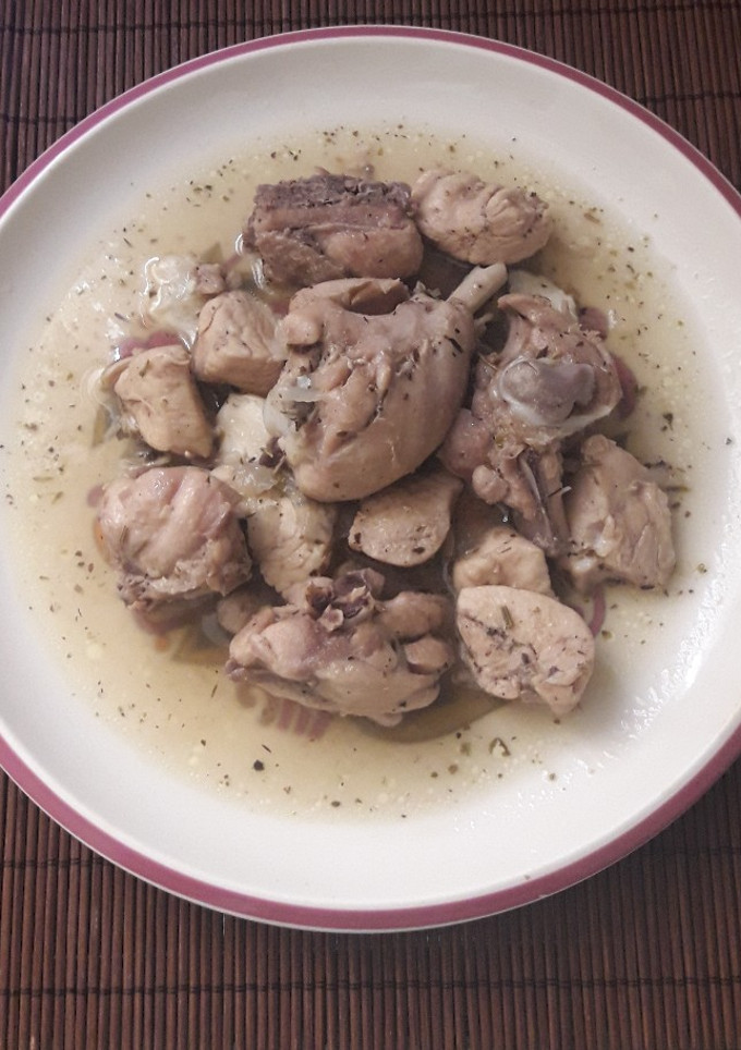 Una foto de Pollo en salsa