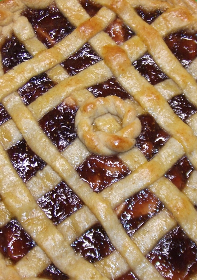 Una foto de Frola de manzana con mermelada casera de higo