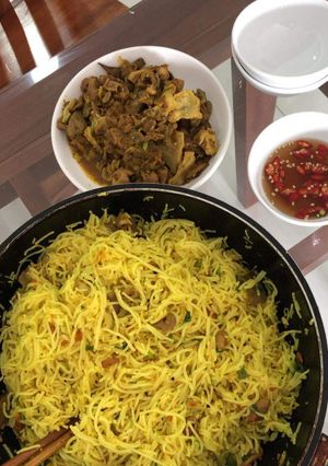 Hình của món Bún xào lòng nghệ.