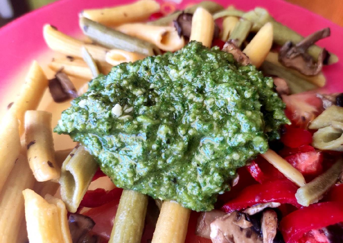 Salsa pesto italiana auténtica (estilo romano)