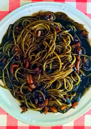 A picture of Tonnarelli with Squid Ink.